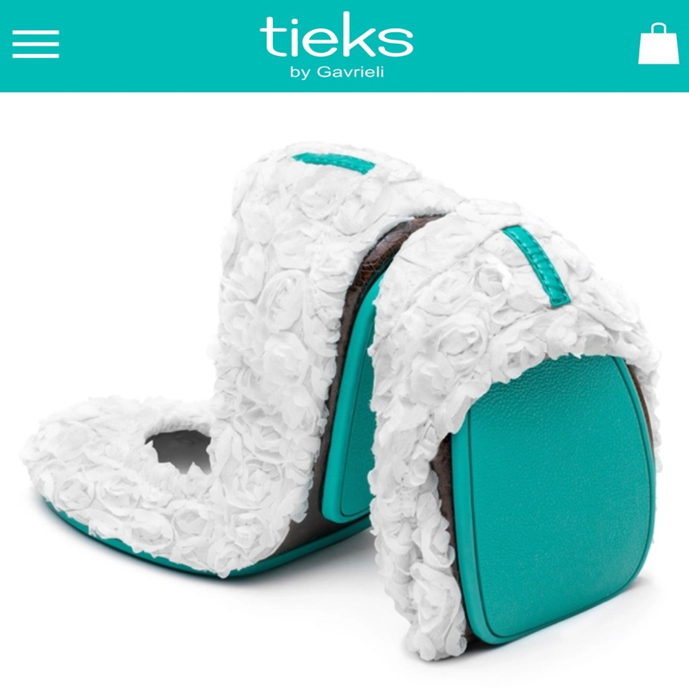 White Rose Tieks! Adorable & comfy. Worn only once-my wedding! 👰🏽‍♀️